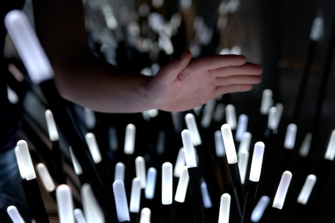 Dune%20 hand Studio%20Roosegaarde DUNE by Daan Roosegaard on thisispaper.com